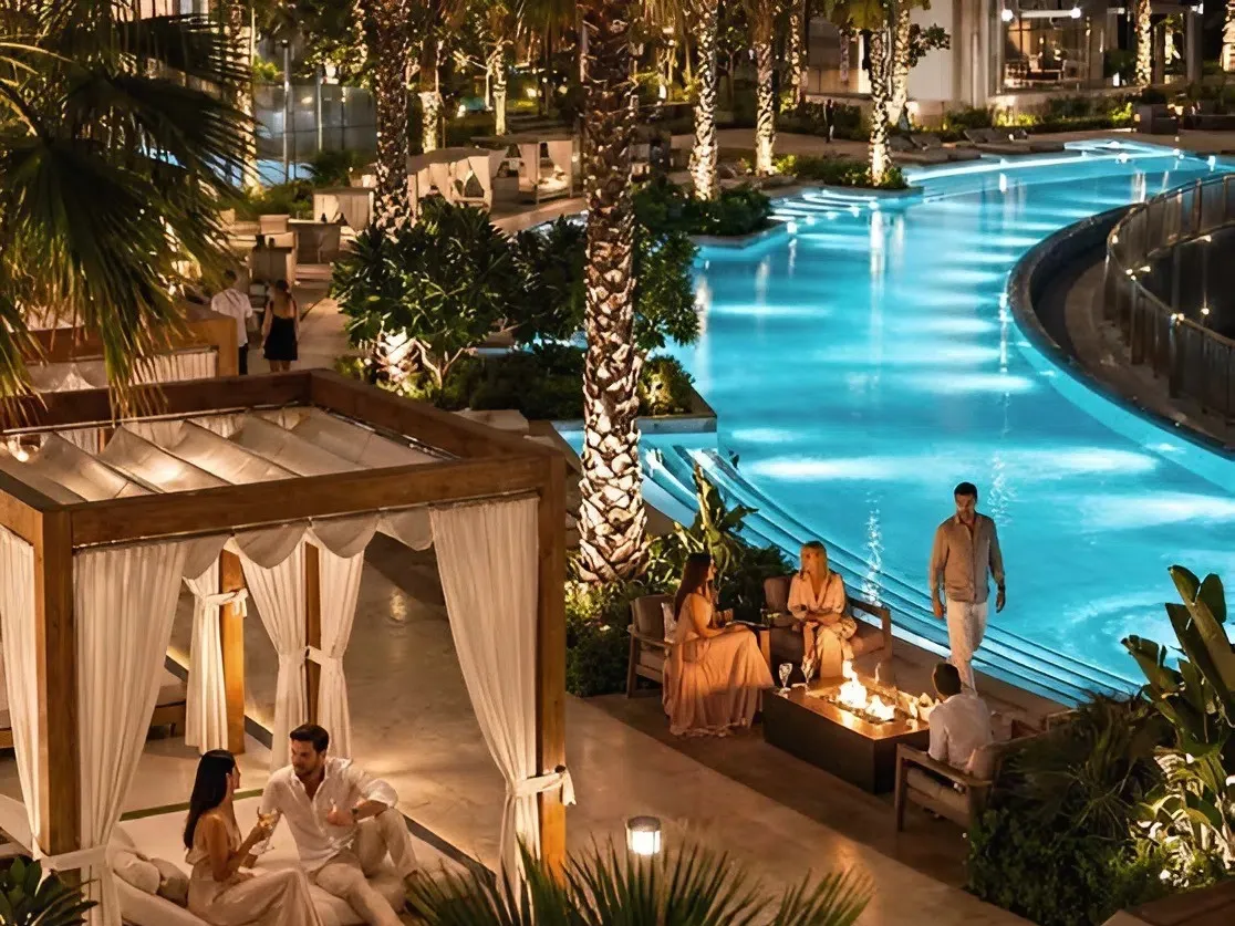 Jacuzzi & Shallow Pool