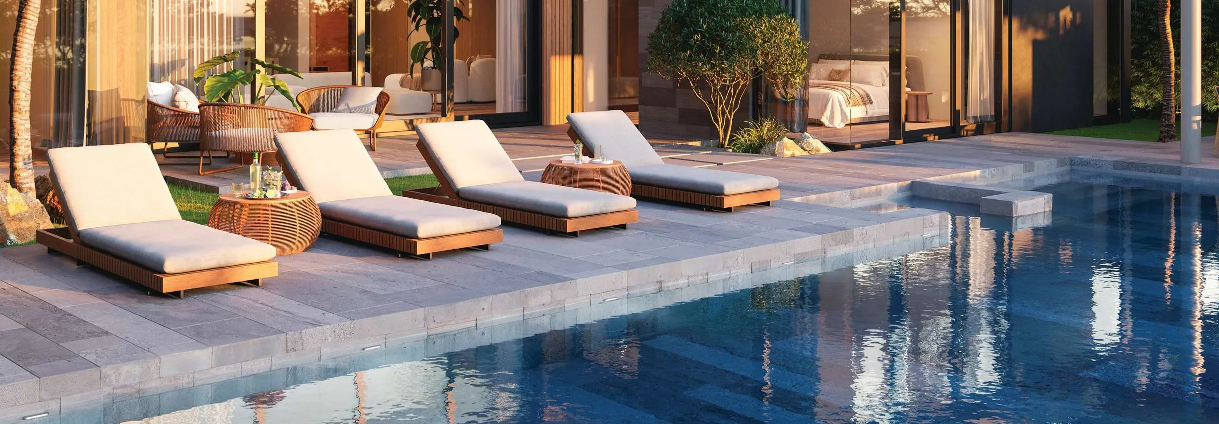 Private Pool & Pool Deck